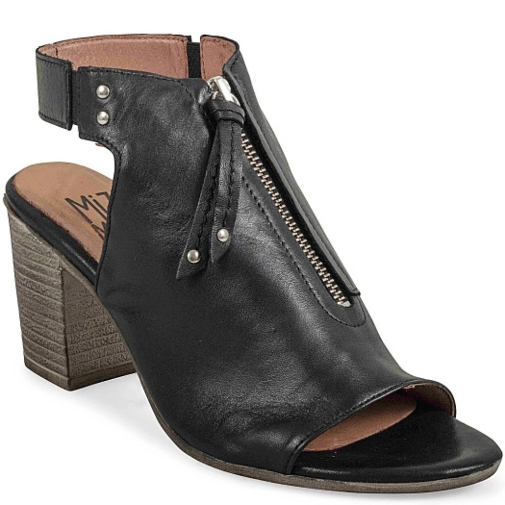 NWOT Miz Mooz SAGA sandals, black, Sz 39 (US 8)